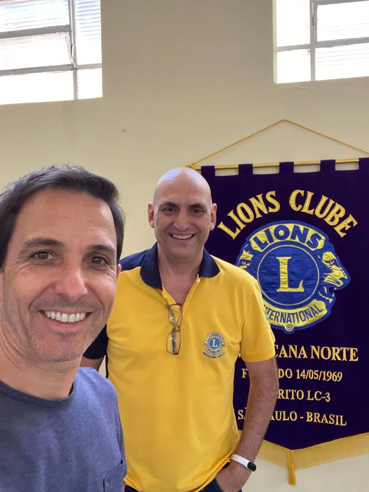 Equipe da Monde em visita a uma instituição apoiada